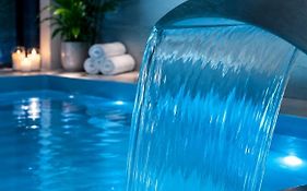 ZAJAZD ALBATROS Rzeszów POKOJE DOMKI APARTAMENTY SPA